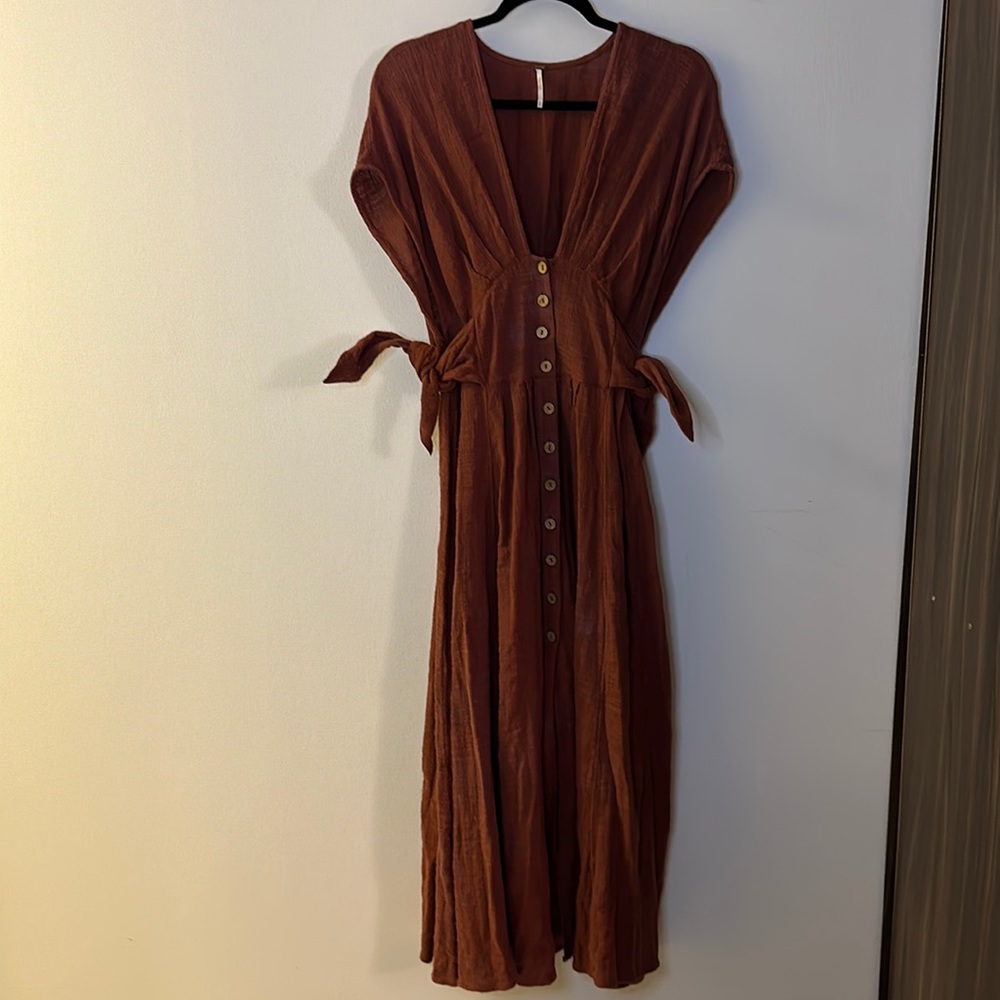 FREE PEOPLE RUST MAXI DRESS. Size S. Discoloration and pilling throughout.